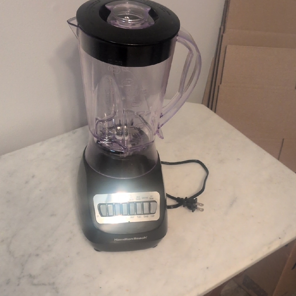 Hamilton Beach Black and Silver Blender